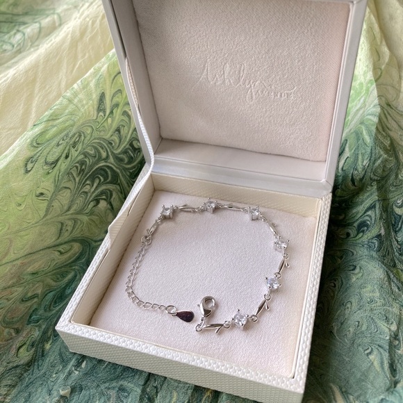 Delphina 18K White-Gold Link Bracelet - Picture 2 of 6